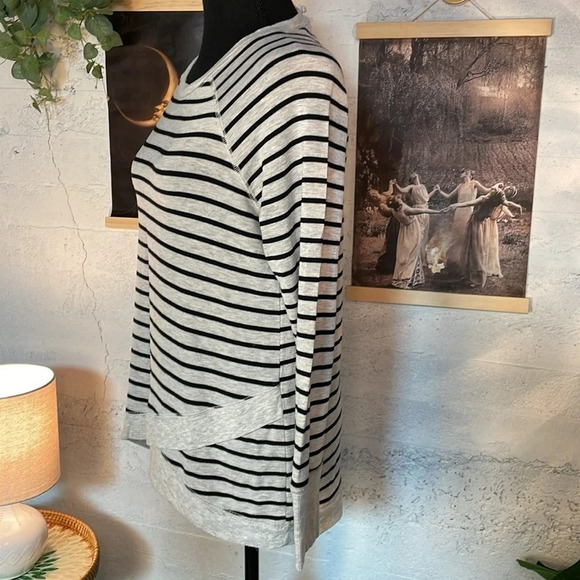 Workshop black and gray striped workout top size medium - Picture 3 of 5